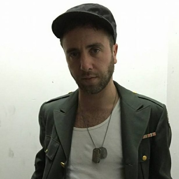 Meet your Posher, Kertis - Picture 9 of 10